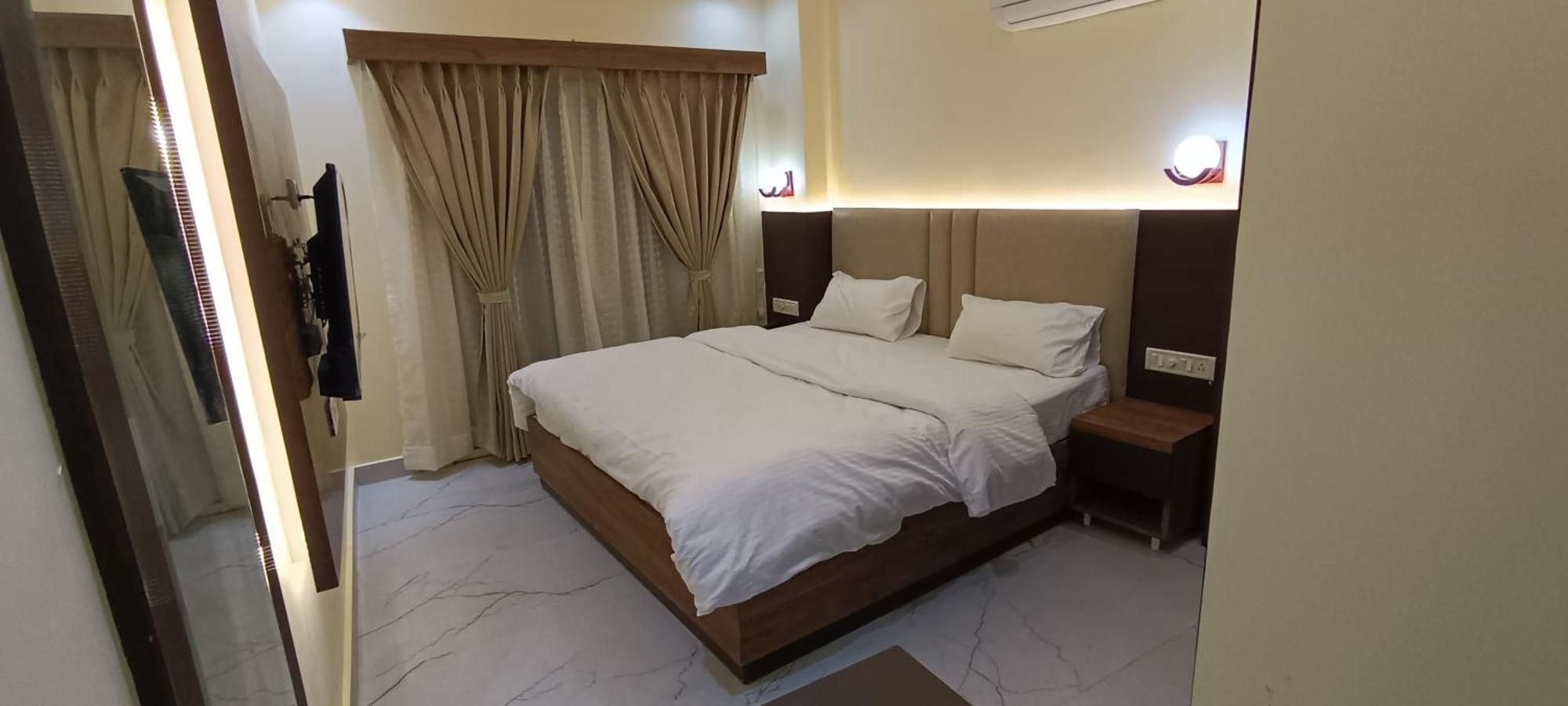 The Banaras Hotel — Photos 1